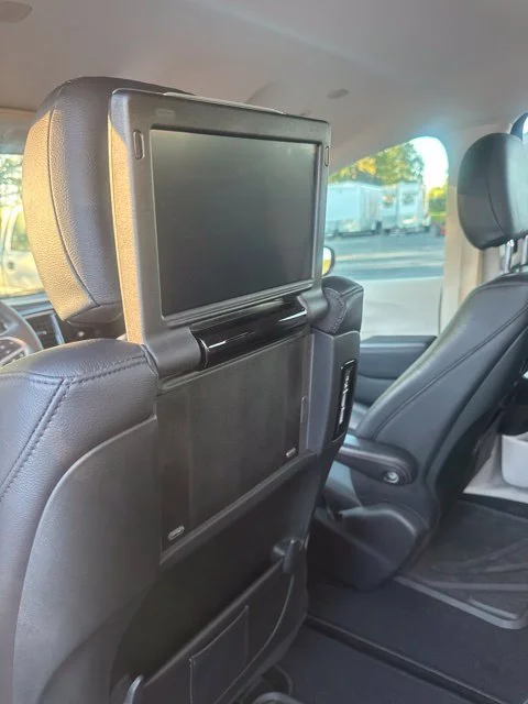 Used 2018 Red Chrysler Touring L Plus image 14