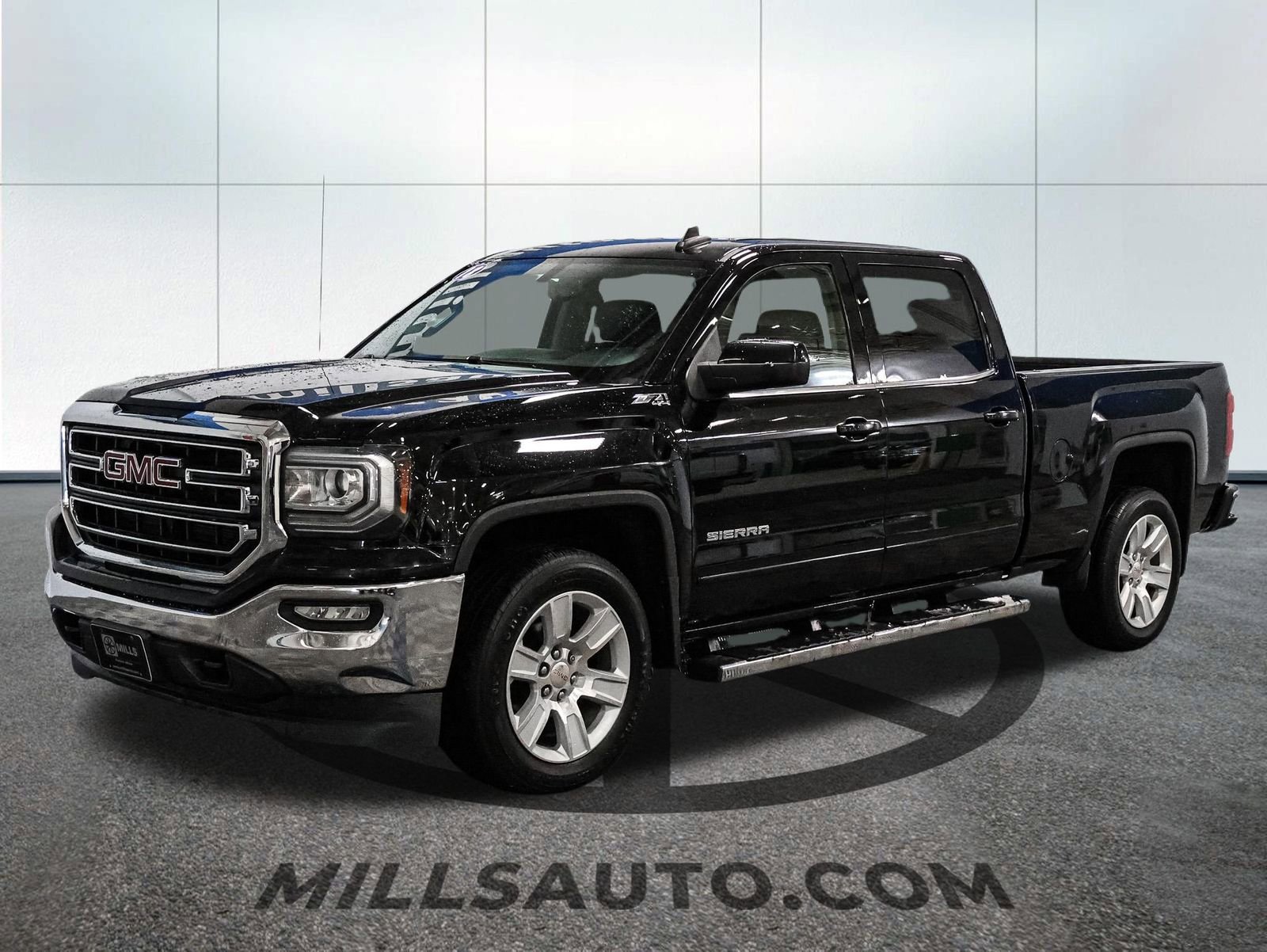 Used 2018 GMC Sierra 1500 SLE with VIN 3GTU2MEC4JG568013 for sale in Baxter, Minnesota