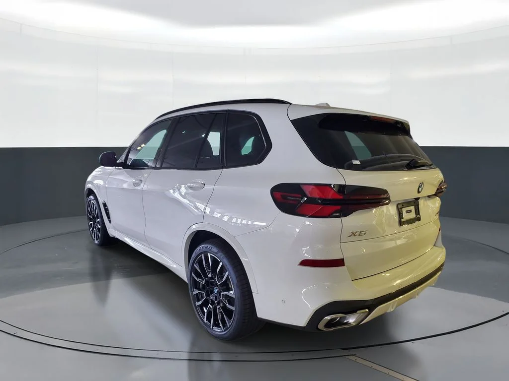 New 2026 Alpine White BMW sDrive40i image 4