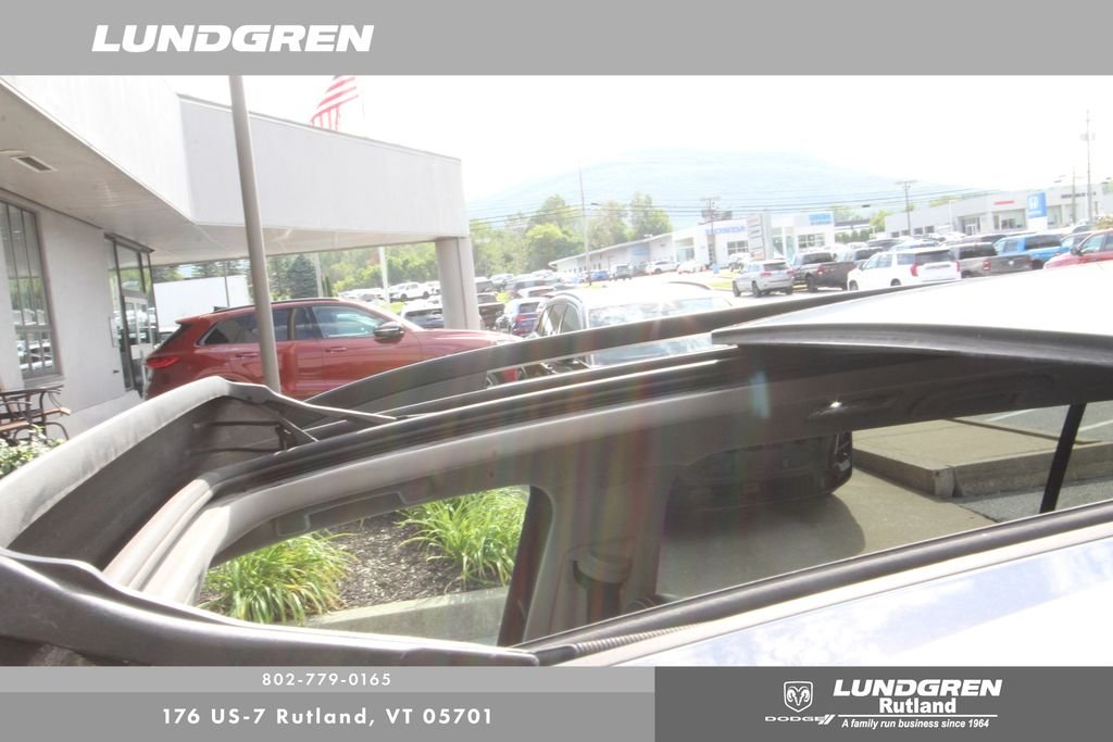 Used 2022 Black Volkswagen 3.6L V6 SE w/Technology image 49