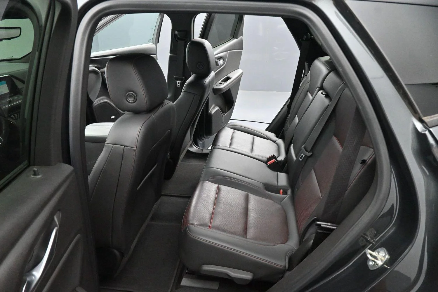 Used 2020 NIGHTFALL GRAY METALLIC Chevrolet RS image 30