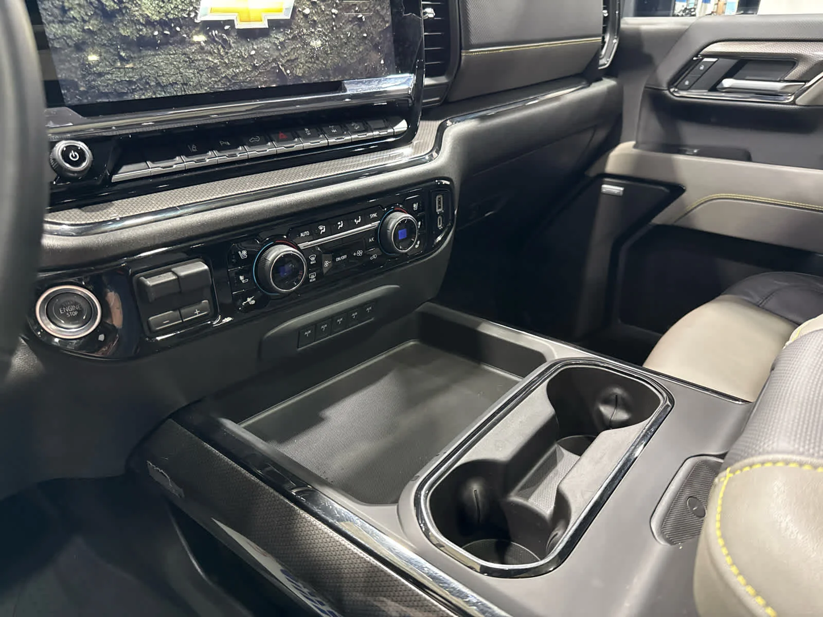 Used 2025 Black Chevrolet ZR2 image 19