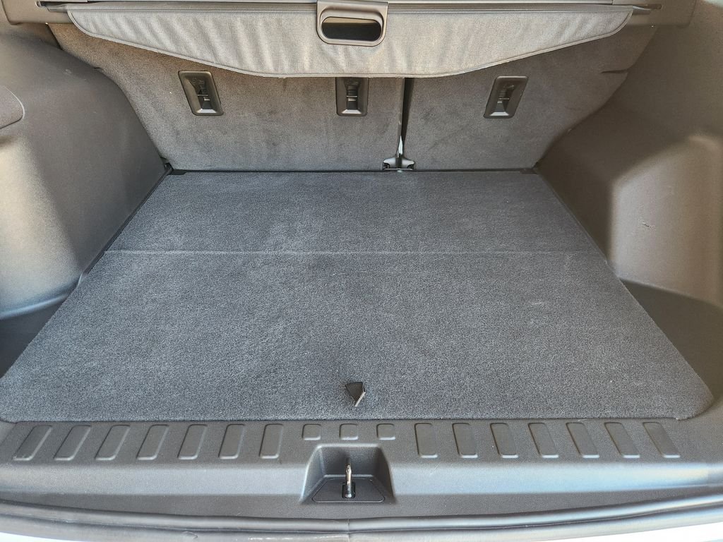 Used 2023 Summit White GMC SLE image 33
