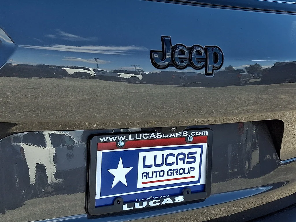 Used 2024 Baltic Gray Metallic Clearcoat Jeep Altitude image 32