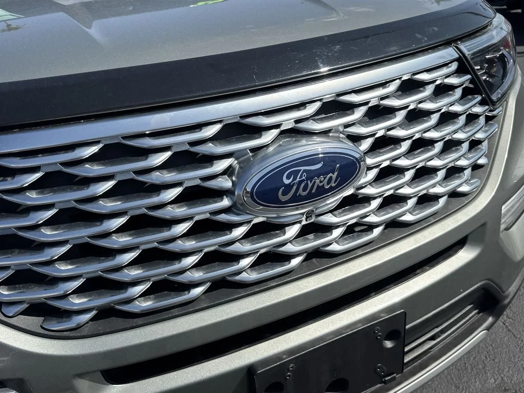 Used 2020 Green Ford Platinum image 32