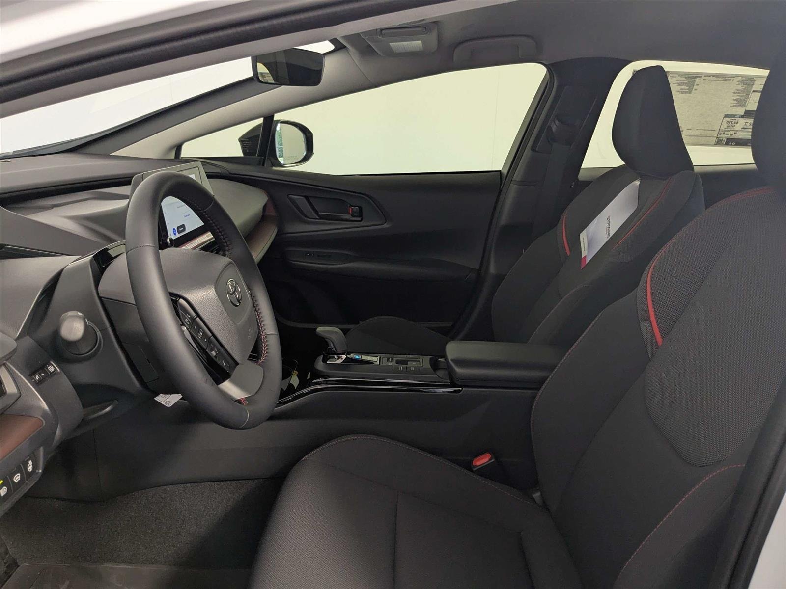 2026 Toyota Prius Plug-in Hybrid SE - Photo 10