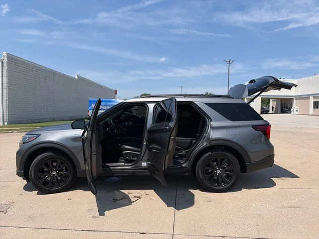 Used 2026 Gray Ford ST-Line image 34