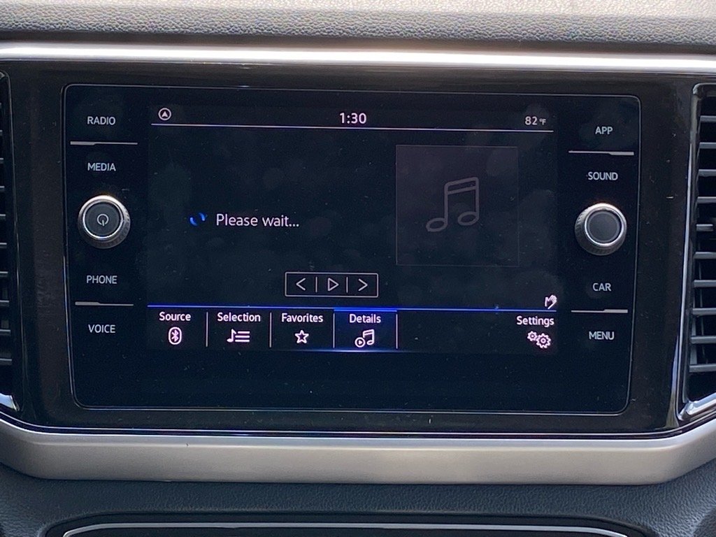 2022 Volkswagen Atlas SE w/Tech - Photo 6