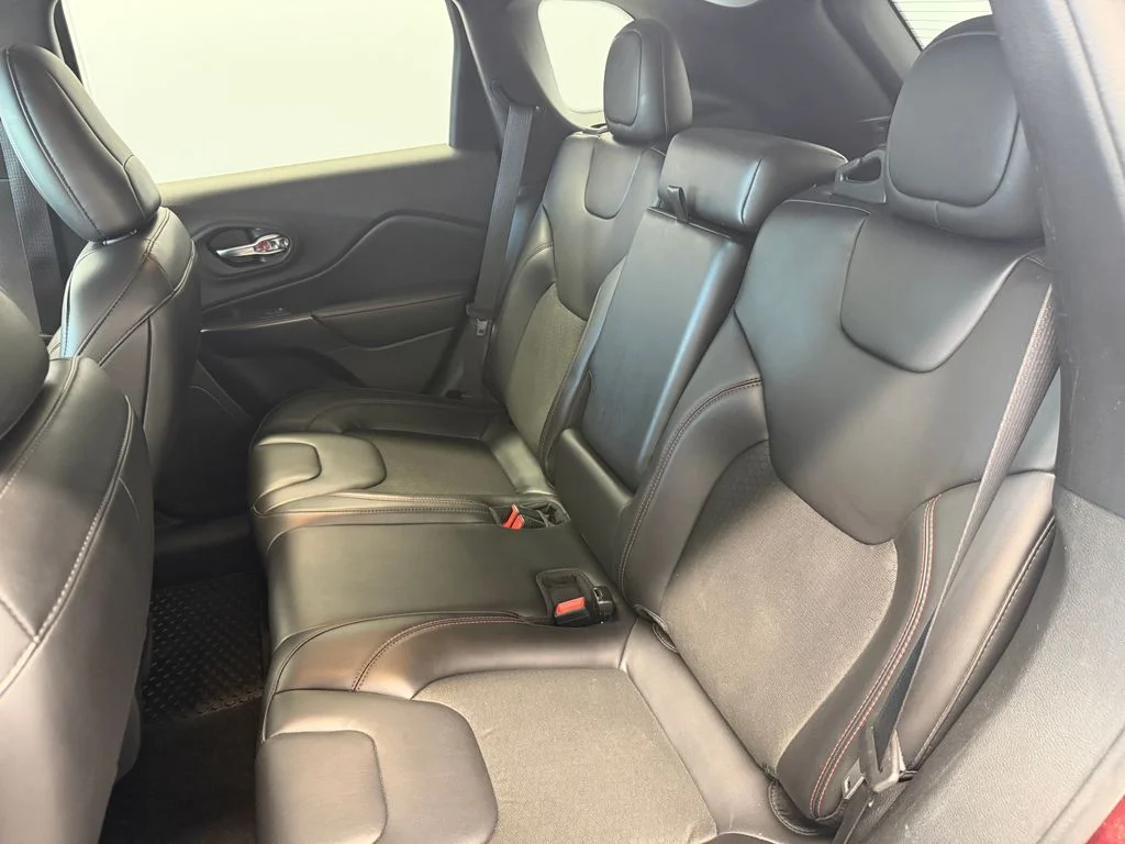 Used 2020 Red Jeep Trailhawk image 13