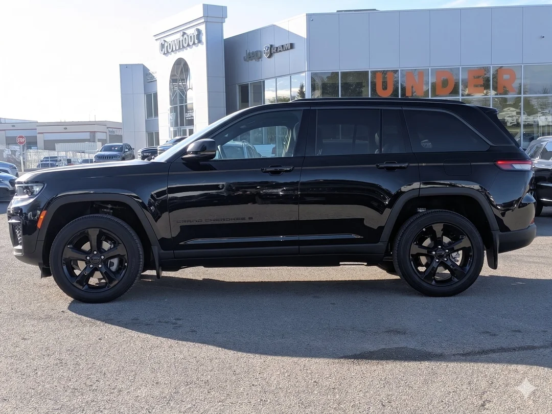 New 2026 Black Jeep Altitude - - 4x4 - - 20 Black Wheels - Power Sunroof - Diamond Black Crystal & More! image 5