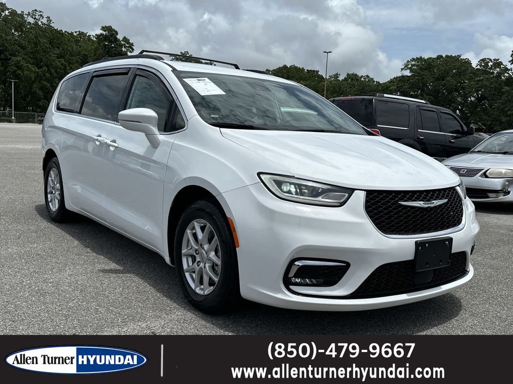 2022 Chrysler Pacifica Touring L's photo