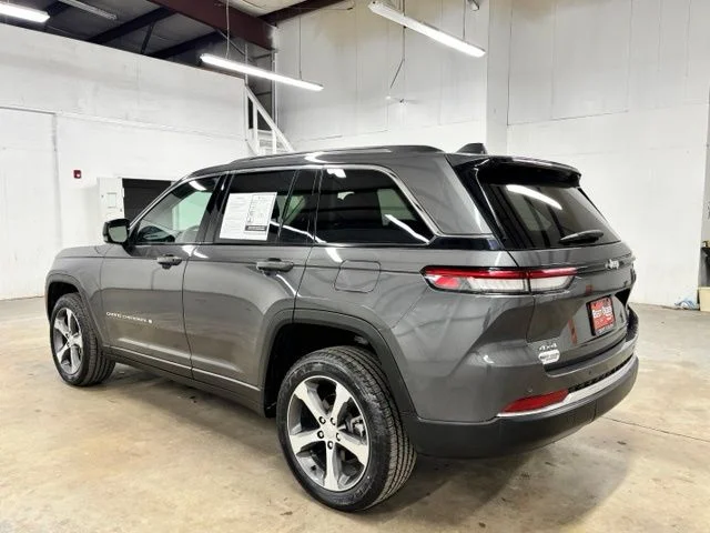 Used 2023 Gray Jeep Limited image 5