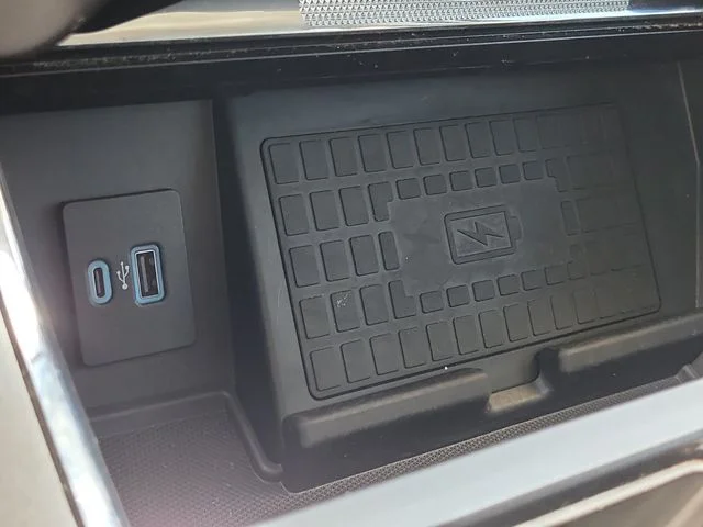 Used 2022 White Ford Lariat image 24