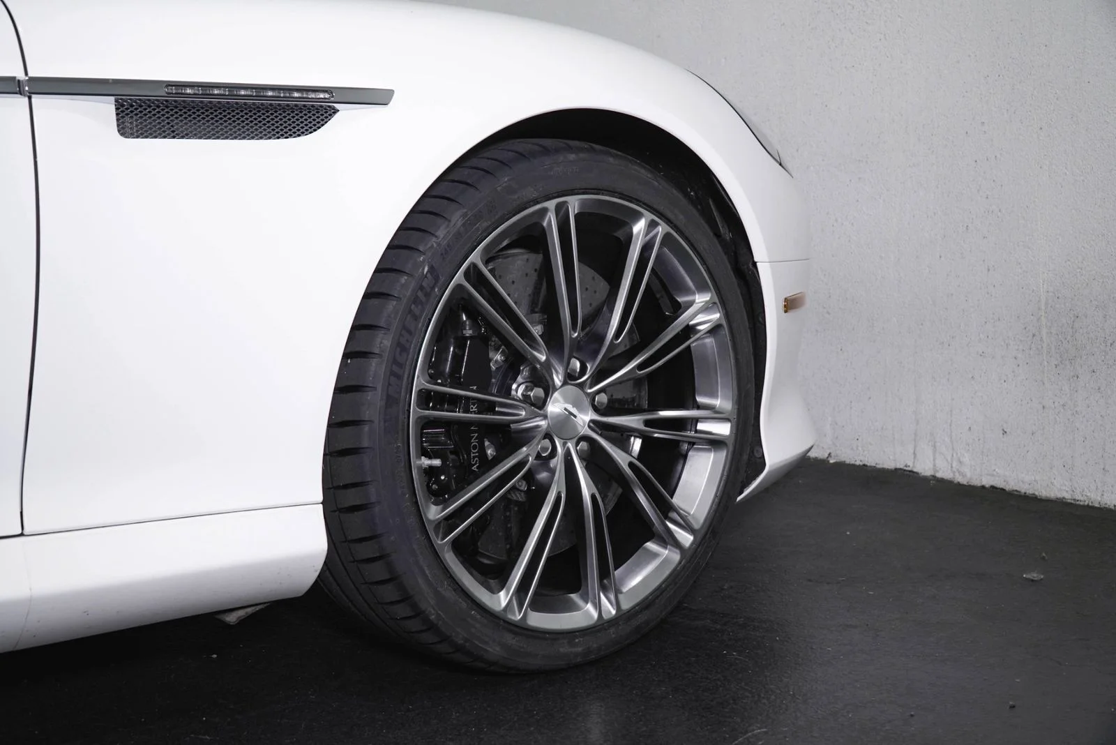Used 2015 White Aston Martin  image 9