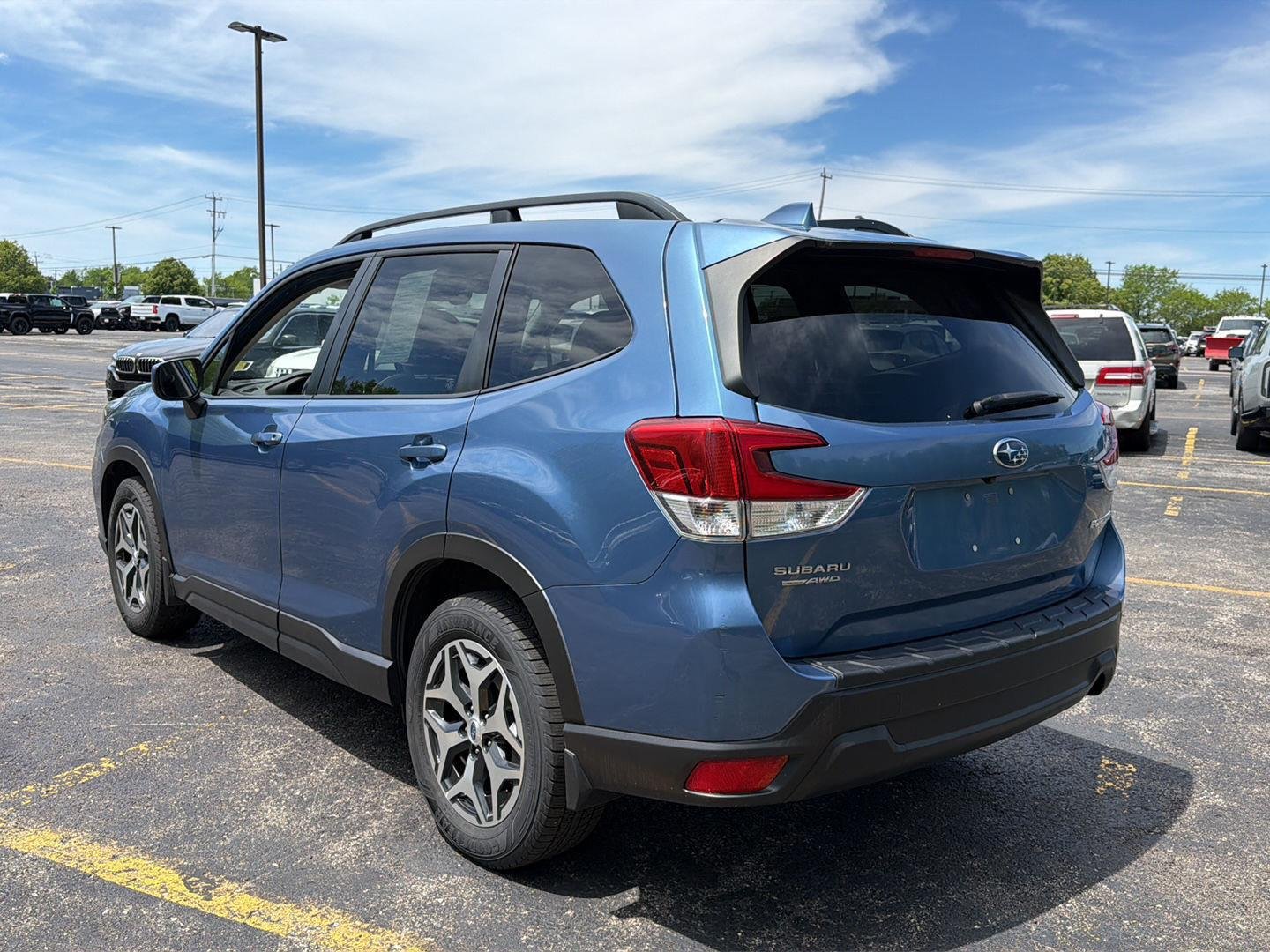 Used 2019 Horizon Blue Pearl Subaru Premium image 9