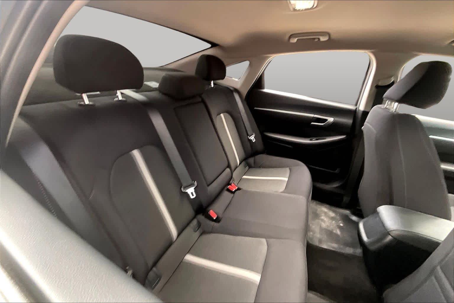 Used 2023 Hampton Gray Hyundai SEL image 19