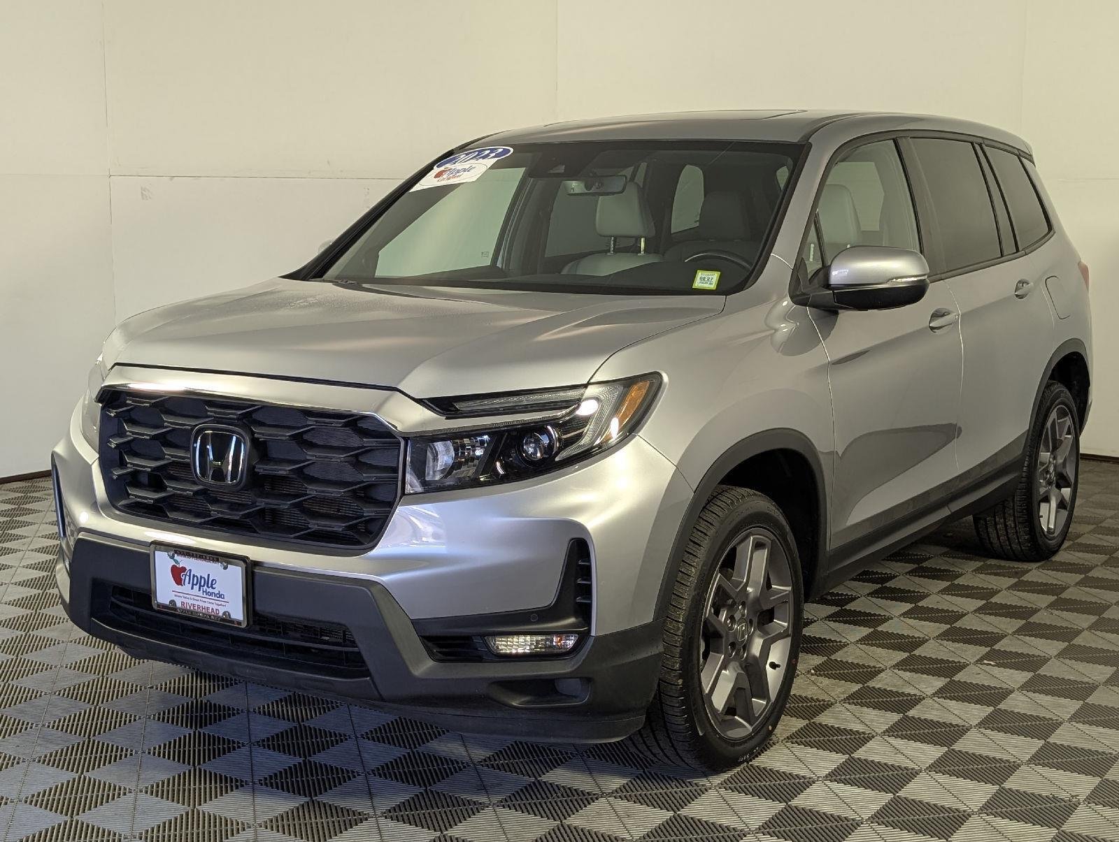 Used 2023 Lunar Silver Metallic Honda EX-L image 3