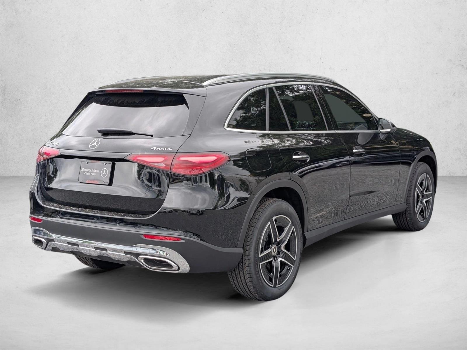 New 2026 Black Mercedes-Benz GLC300 image 2