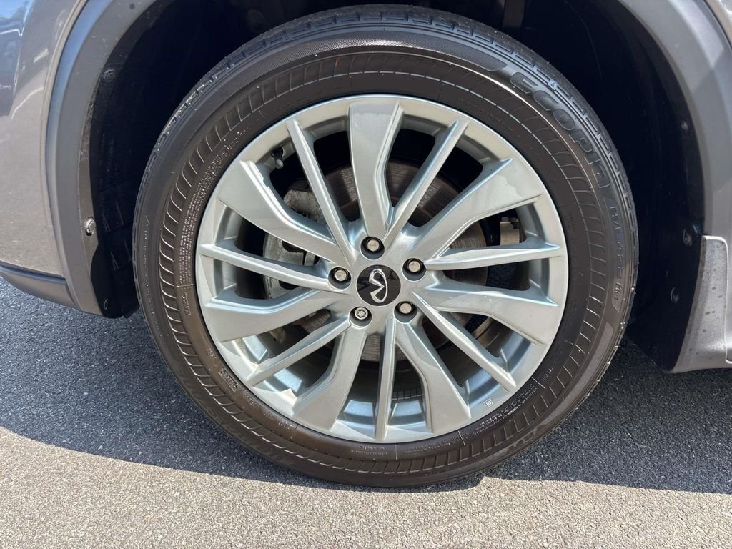 Certified Used 2023 Gray INFINITI LUXE image 9