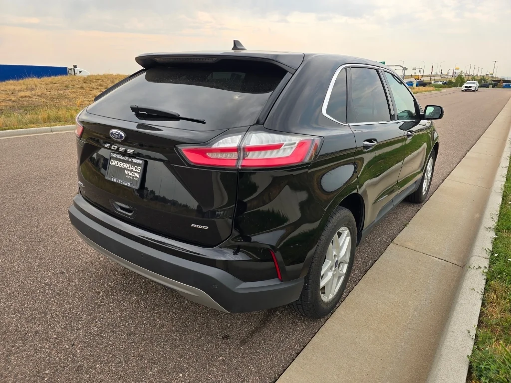 Used 2022 Agate Black Metallic Ford SEL image 5
