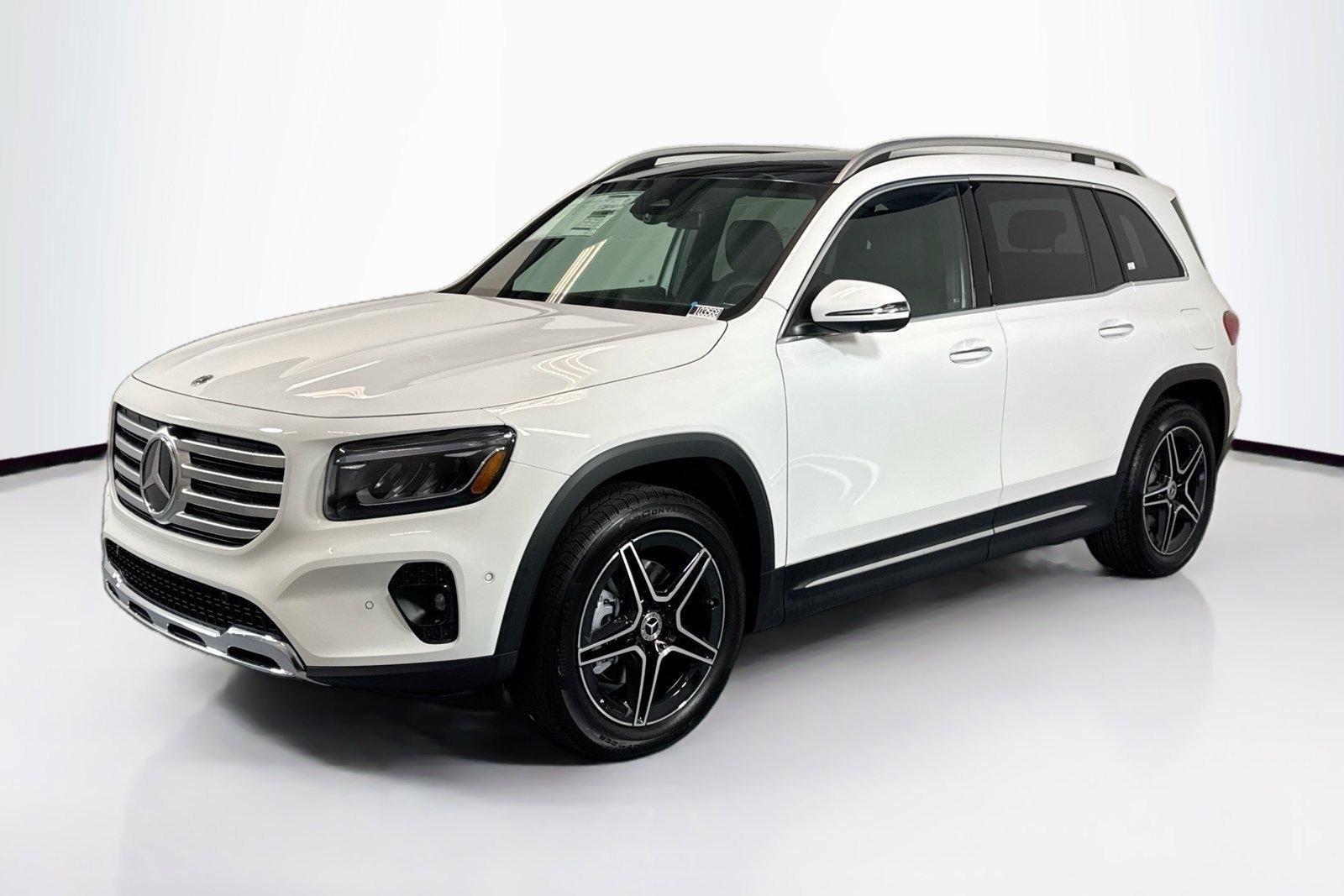 New 2026 Polar White Mercedes-Benz GLB 250 image 1
