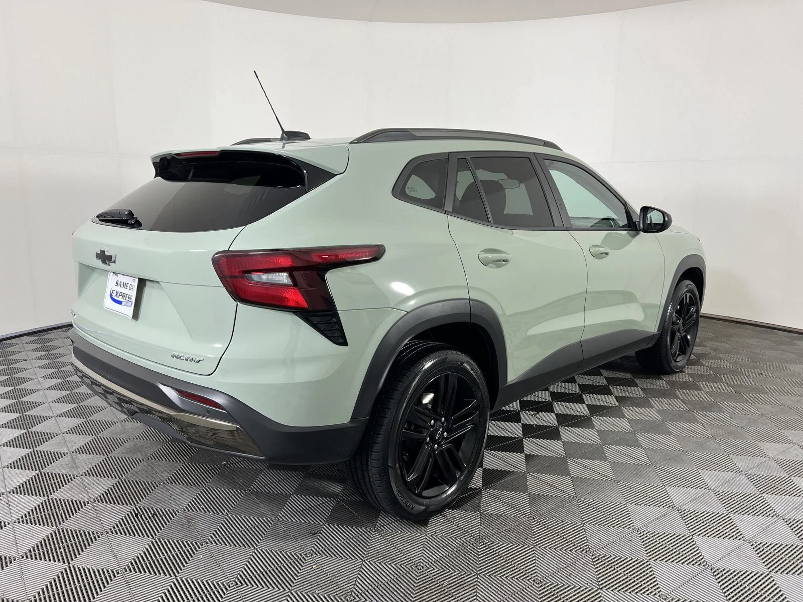 Used 2025 Cacti Green Chevrolet ACTIV image 23