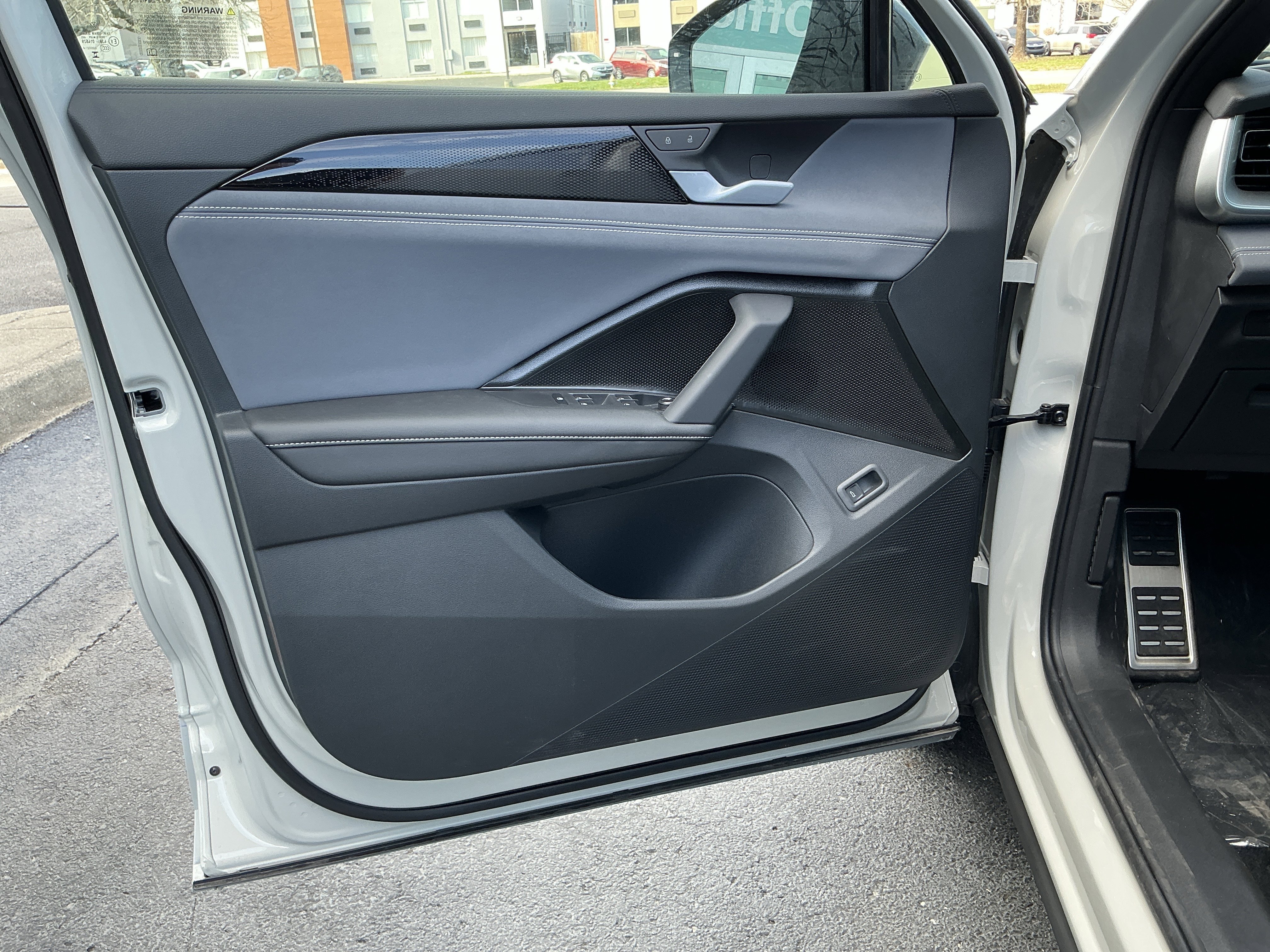 New 2026 Sandstone Volkswagen SE R-Line Black image 9