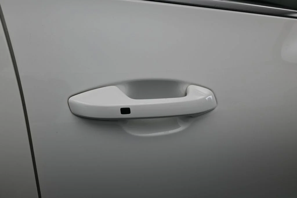 Used 2023 Clear White/Black Roof Kia S image 35