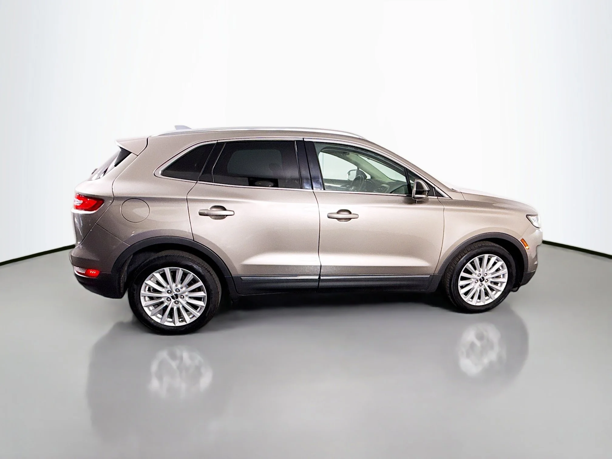 Used 2019 Iced Mocha Metallic Lincoln Standard image 8