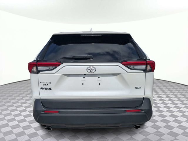 Used 2025 Beige Toyota XLE Premium image 4