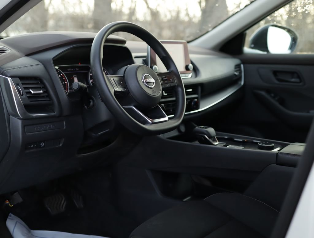 Used 2023 White Nissan S Intelligent AWD image 9