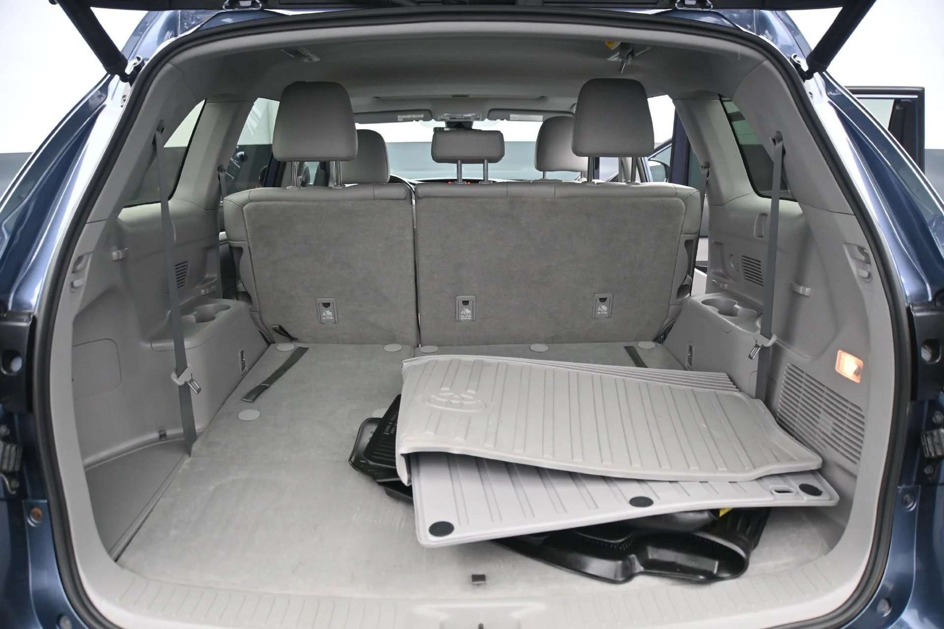 Used 2019  Toyota SE image 14