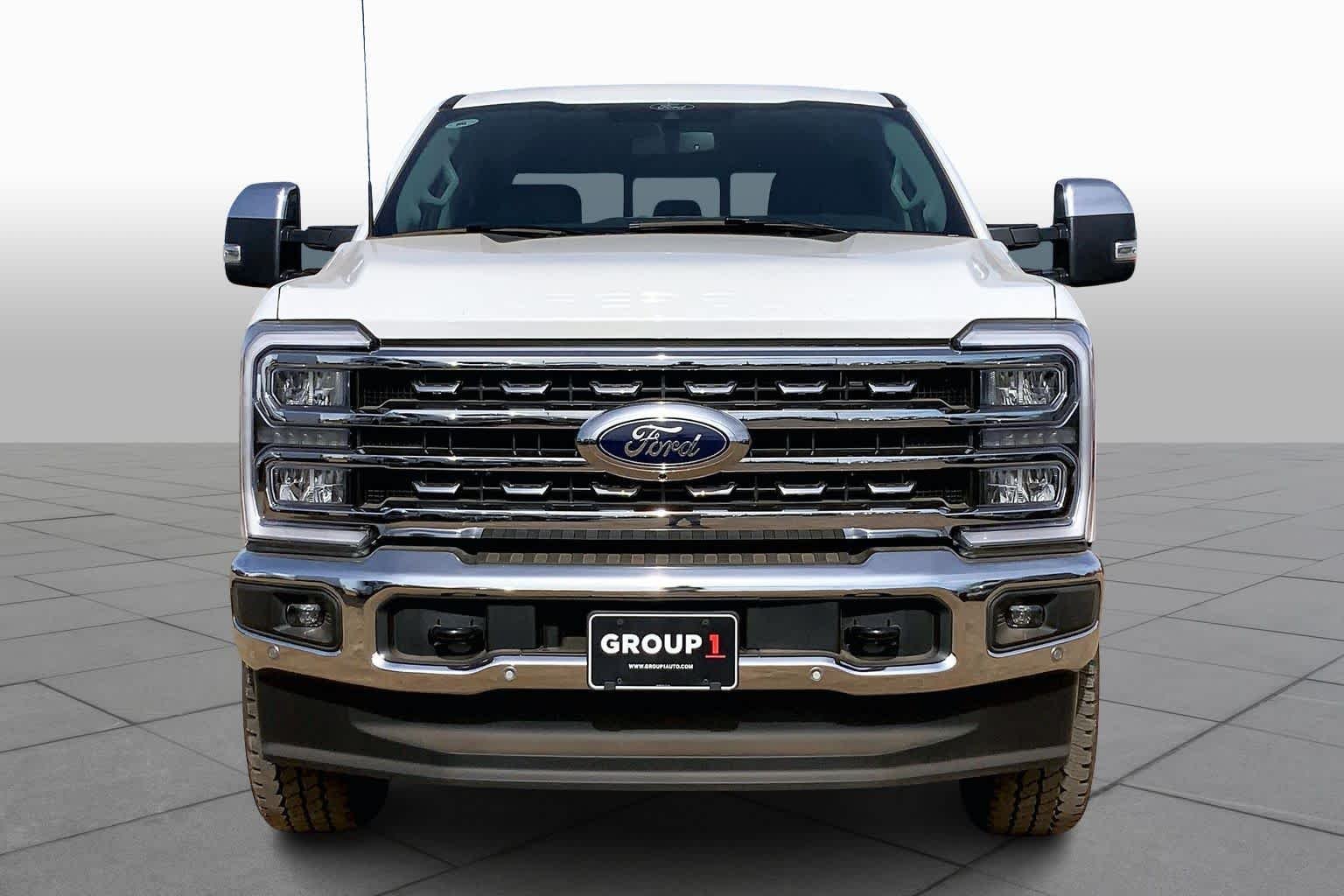 New 2026 Star White Metallic Tri-Coat Ford F-250® Lariat® image 3