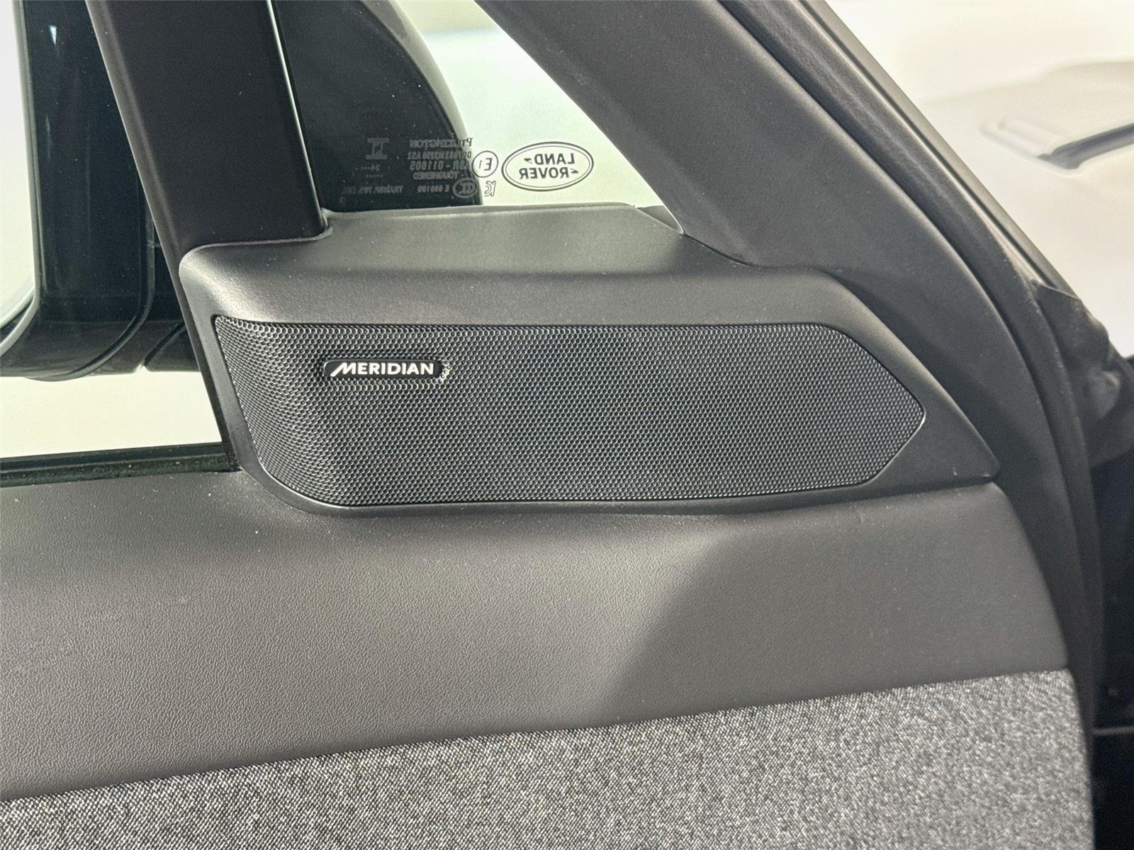 Used 2025 Santorini Black Metallic Land Rover SE image 21