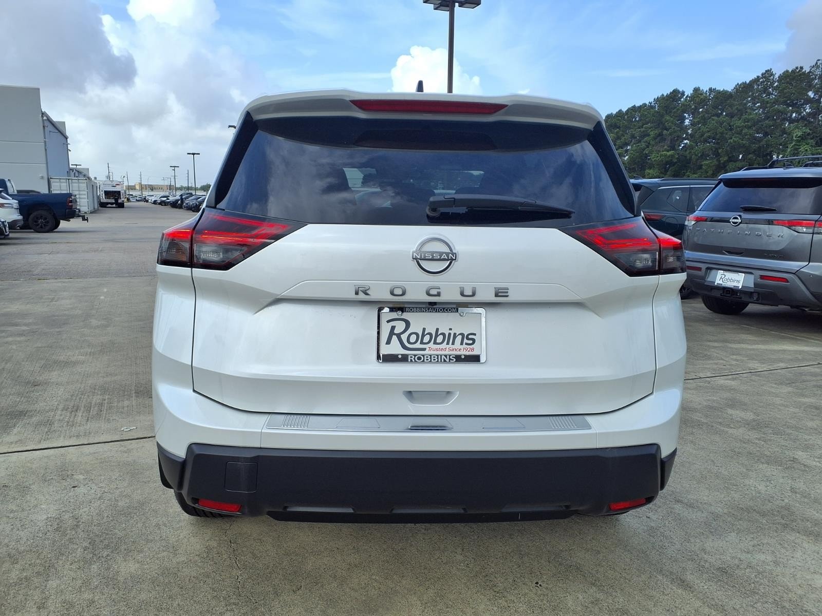 New 2026 Everest White Pearl Tricoat Nissan SV image 6