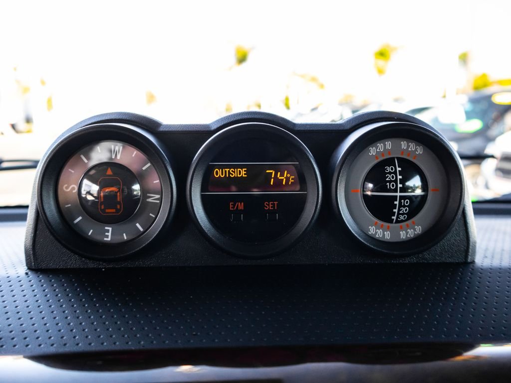 Used 2012  Toyota Base image 44