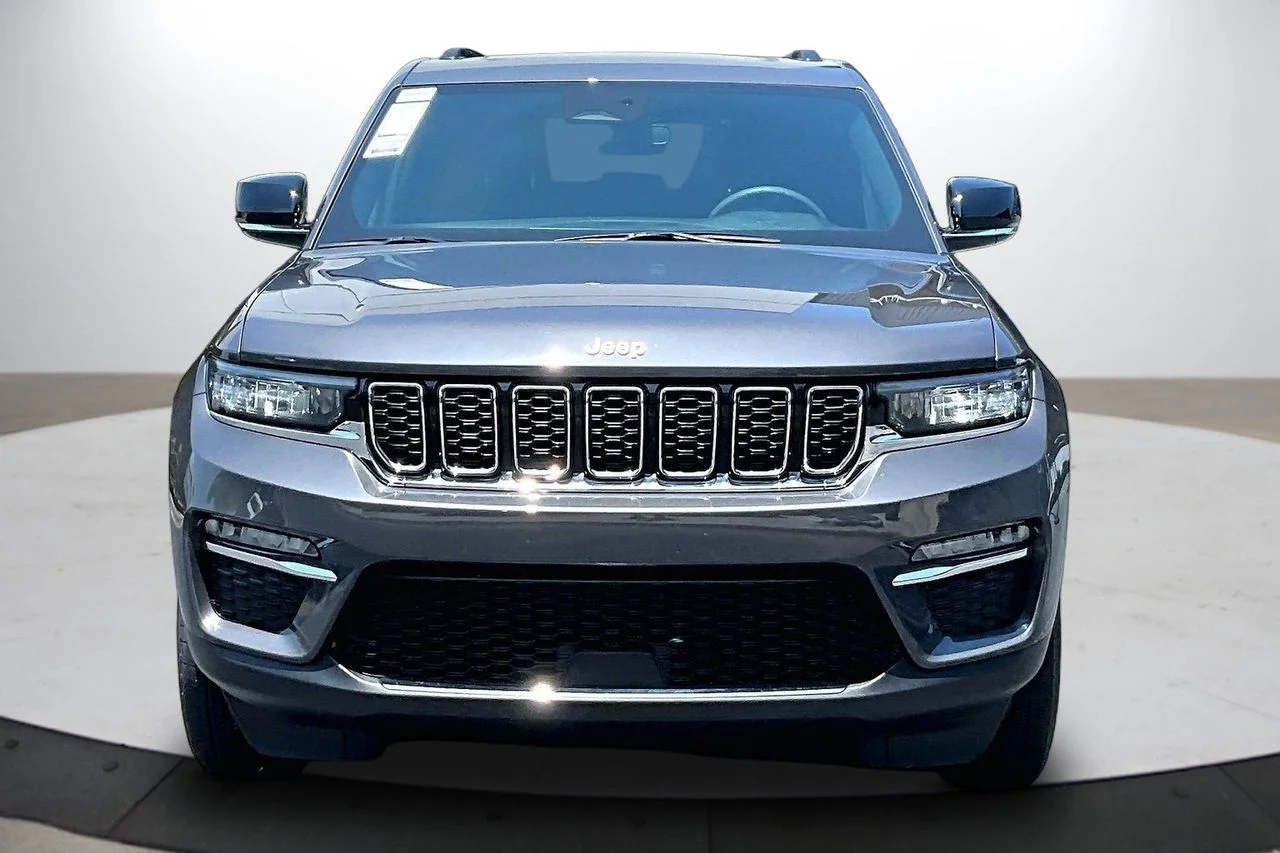 Certified Used 2024 Gray Jeep Limited image 3