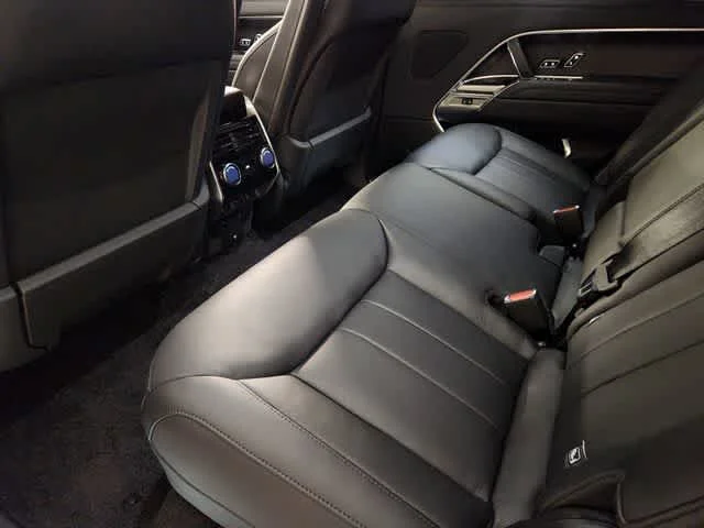 New 2026 Santorini Black Metallic Land Rover SE - P530 LWB 7 Seat image 47