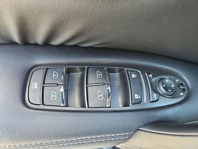 Used 2023 White Nissan Platinum image 28