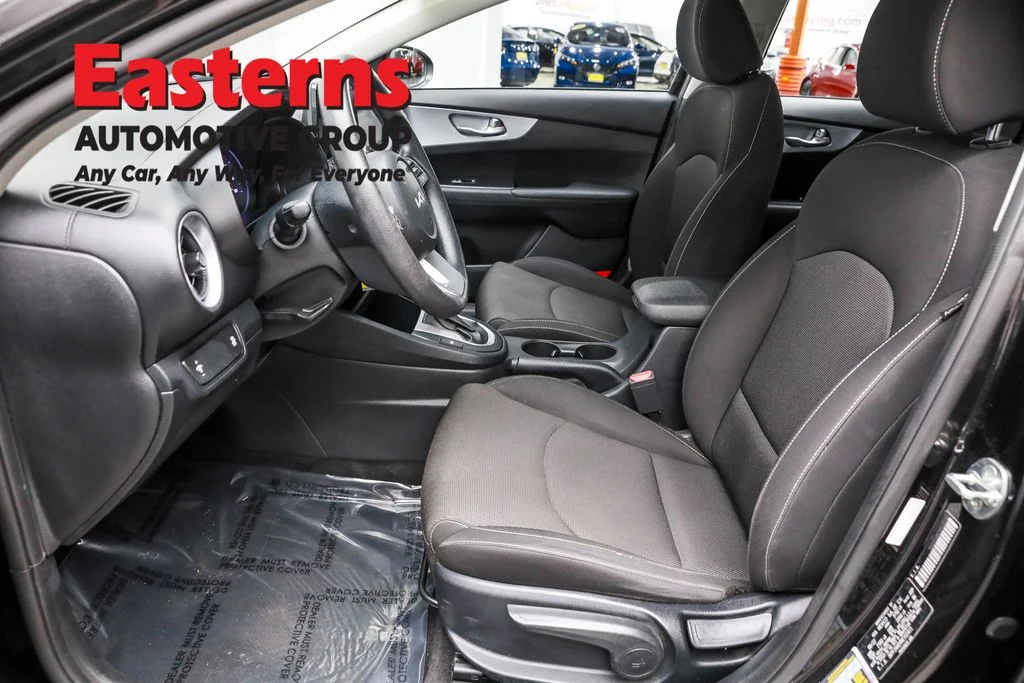 Used 2022 Black Kia LXS image 14