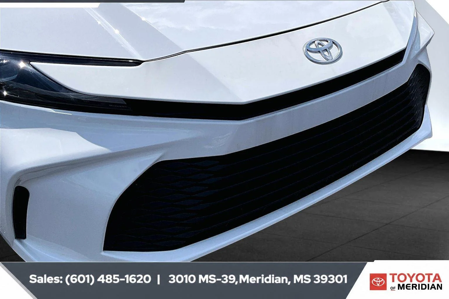 Used 2025 Ice Cap Toyota LE image 21