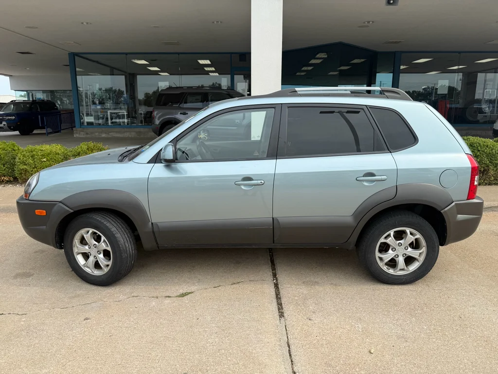 Used 2009 Desert Sage Metallic Hyundai SE image 11