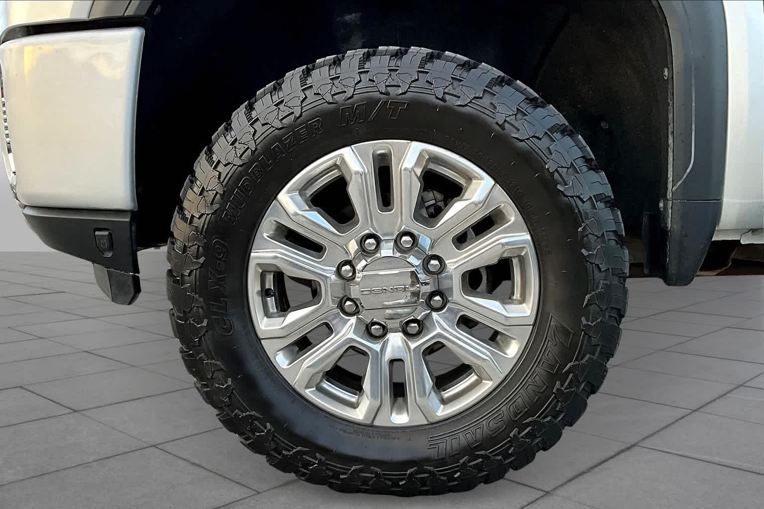 Used 2022 Quicksilver Metallic GMC Denali image 10