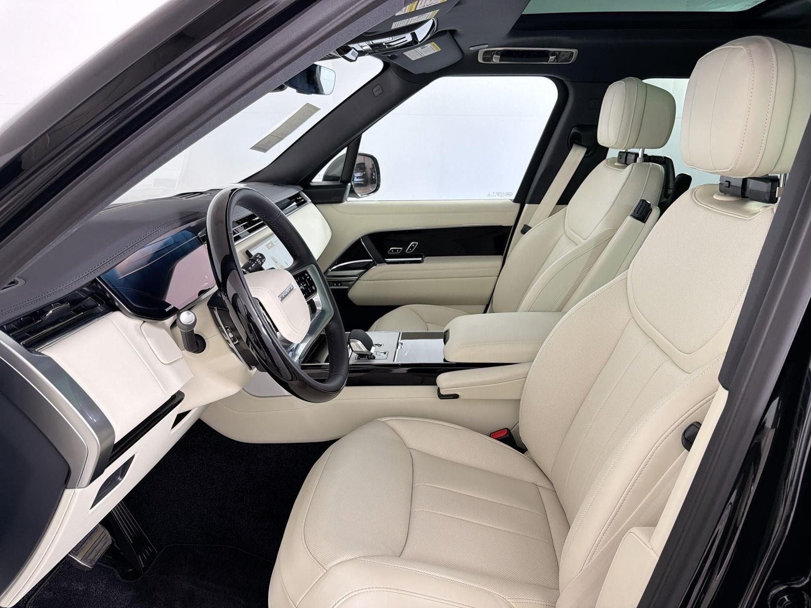 New 2026 Santorini Black Land Rover SE image 23