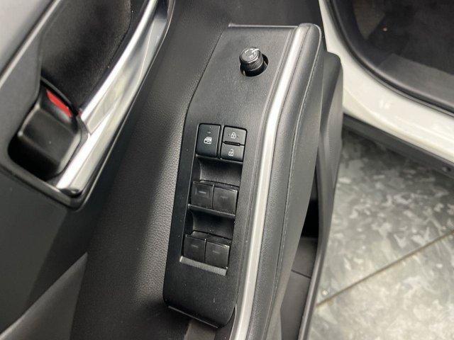 Used 2022 Wind Chill Pearl Toyota XSE image 8