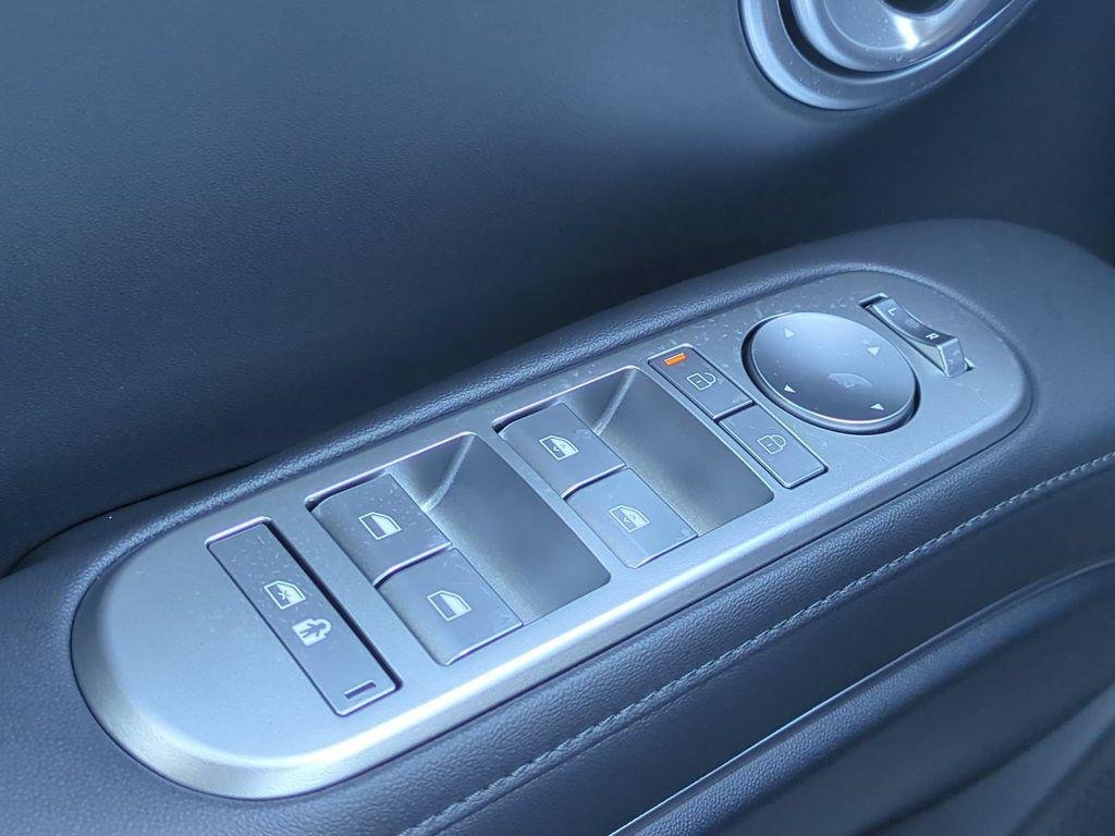 New 2027 Gray Hyundai Blue SEL 7P image 32