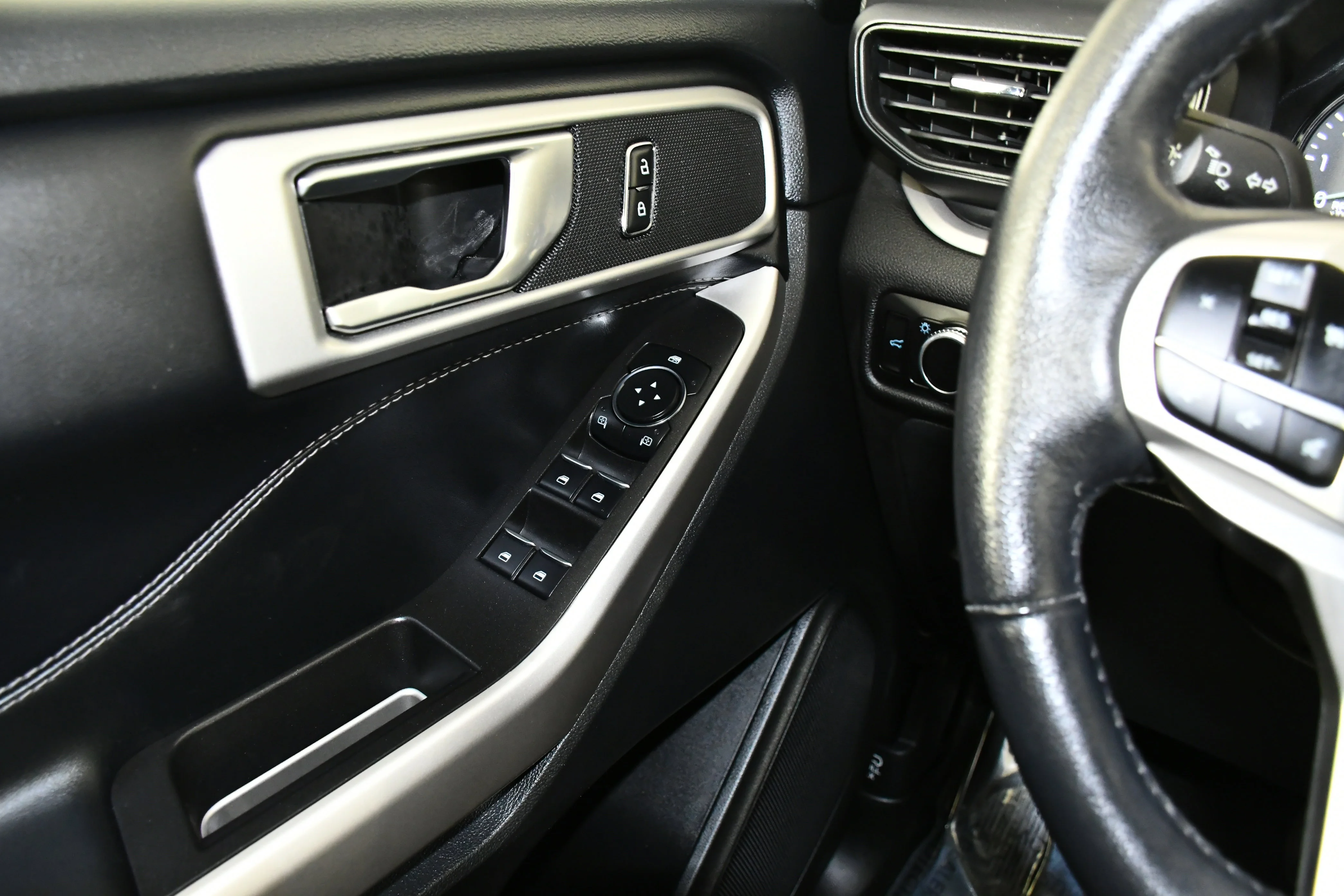 Used 2023 Silver Metallic Ford XLT image 32