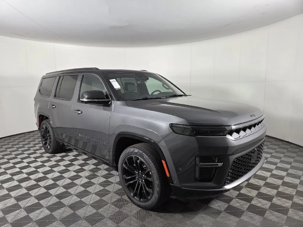 New 2026 Baltic-Gray Metallic Clear-Coat Exterior Paint Jeep Summit Obsidian image 2