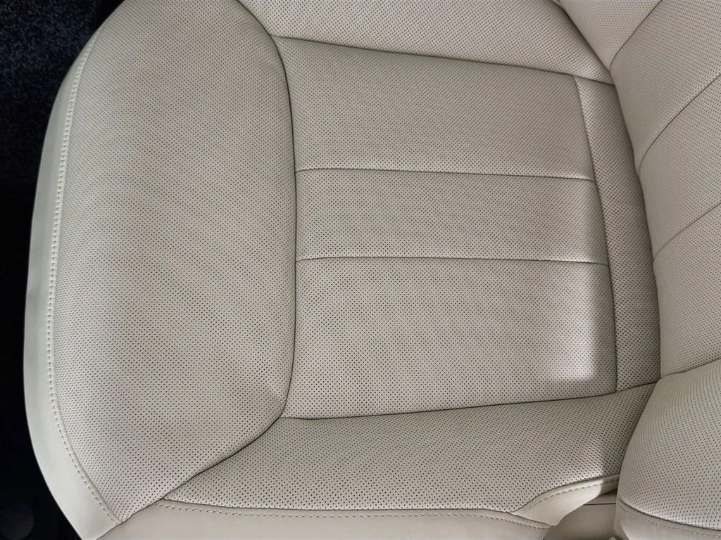 New 2026 Fuji White Land Rover SE image 20