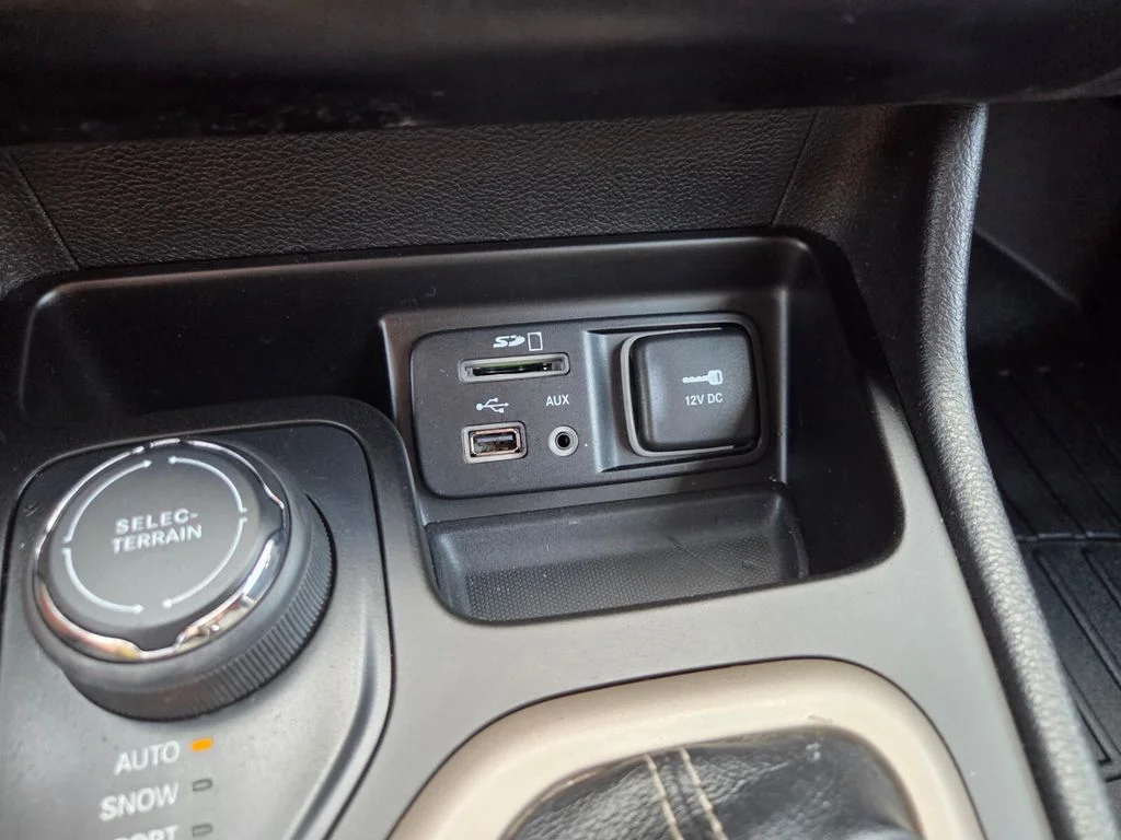 Used 2014 Black Jeep Limited image 31